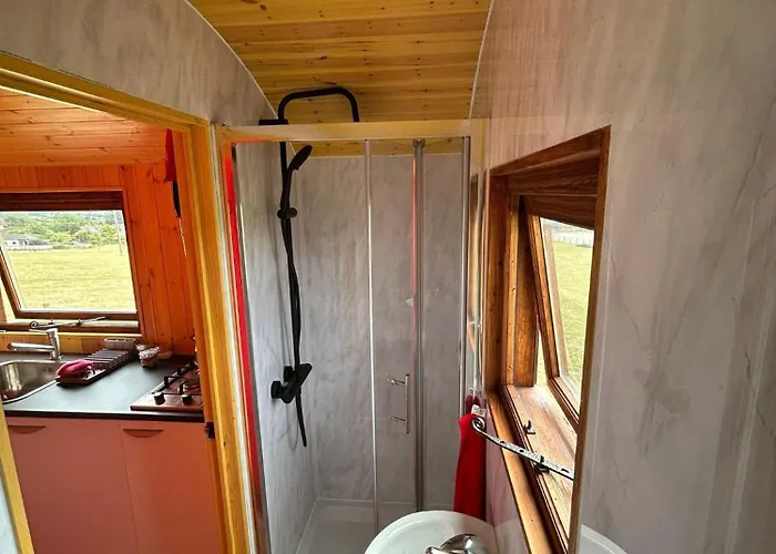 Tatil Evi 1 Bed Hut - Sleeps 2 - Parking - Smoking