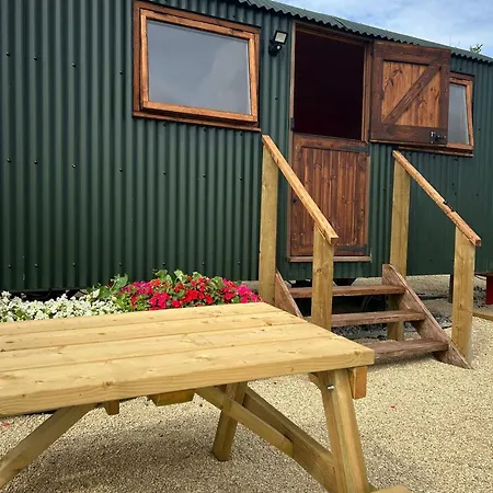 1 Bed Hut - Sleeps 2 - Parking - Smoking Ferienhaus Bristol