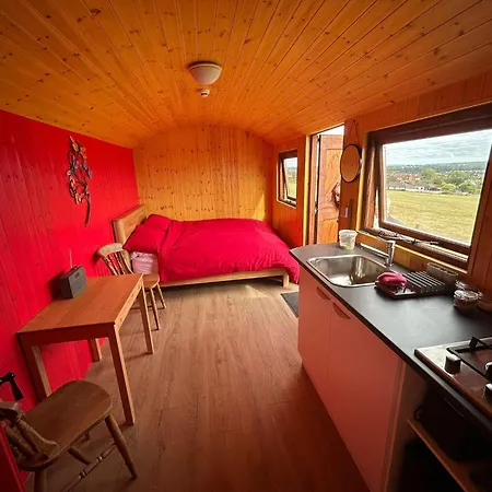 1 Bed Hut - Sleeps 2 - Parking - Smoking * Μπρίστολ