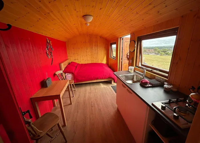 1 Bed Hut - Sleeps 2 - Parking - Smoking * Bristol