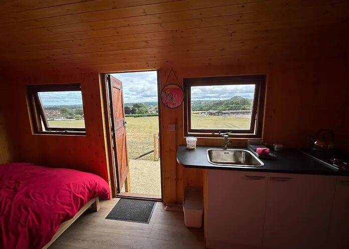 Ferienhaus 1 Bed Hut - Sleeps 2 - Parking - Smoking Bristol