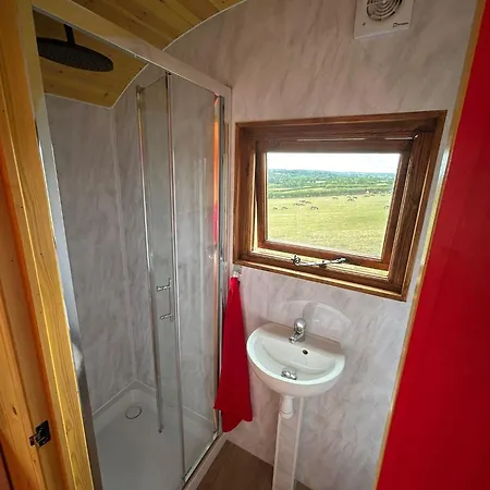 Сasa de vacaciones 1 Bed Hut - Sleeps 2 - Parking - Smoking *