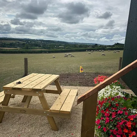 Сasa de vacaciones 1 Bed Hut - Sleeps 2 - Parking - Smoking *