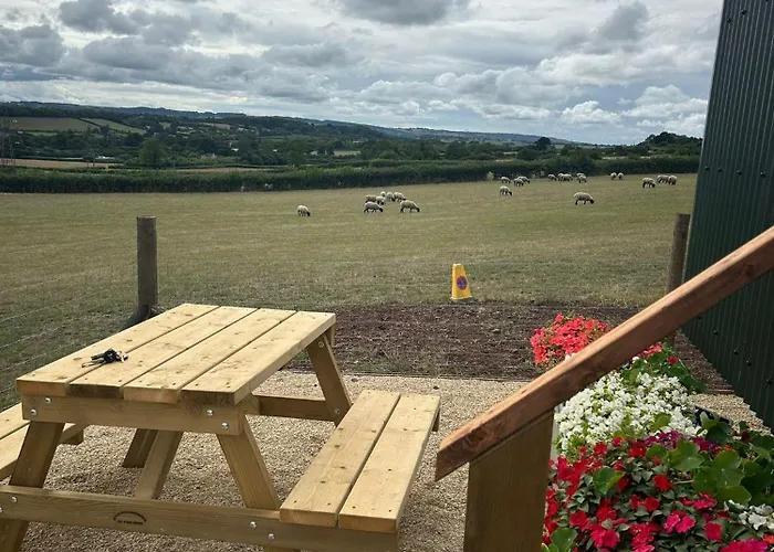 Dom wakacyjny 1 Bed Hut - Sleeps 2 - Parking - Smoking *